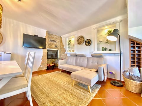 Communal lounge/ TV room, TV and multimedia, Living room, Lounge or bar, Seating area