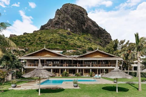 Property building, Garden view, Mountain view, Pool view, Swimming pool, sunbed