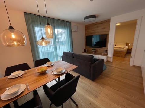 Living room, Dining area, Food, locker