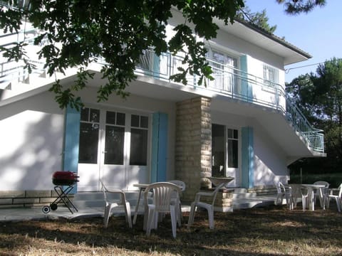 Property building, Patio, Day, Garden, View (from property/room), Dining area, Garden view