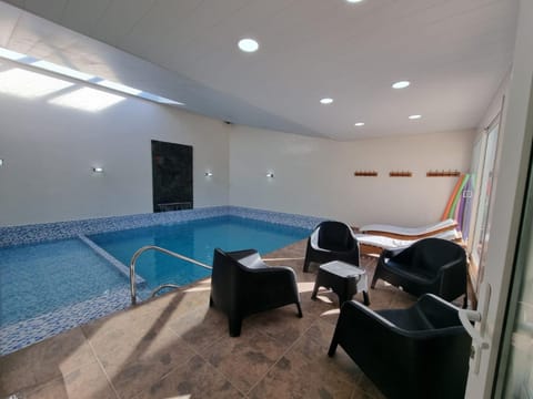 Pool view, Swimming pool, sunbed