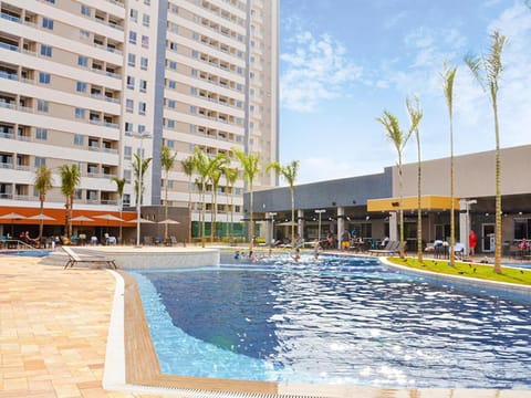 Property building, Day, Pool view, Swimming pool, Swimming pool, sunbed