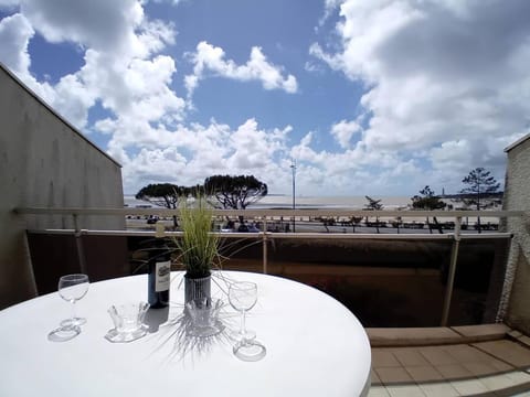 Day, Natural landscape, View (from property/room), Balcony/Terrace, Dining area, Sea view