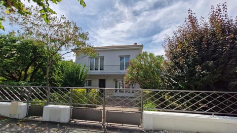 Property building, Day, Garden, Garden view