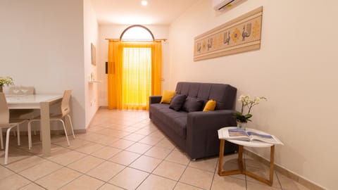 Living room, Seating area, Communal kitchen