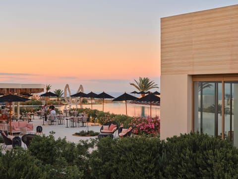 Restaurant/places to eat, Swimming pool