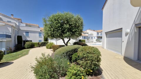 Property building, Day, Garden, Garden view
