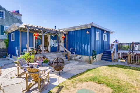 Sun-Soaked Sandy Point Haven with Beach Access! House in Camano Island