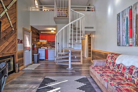 4 Mi to Natl Park Mtn-View Gatlinburg Retreat! Apartment in Gatlinburg