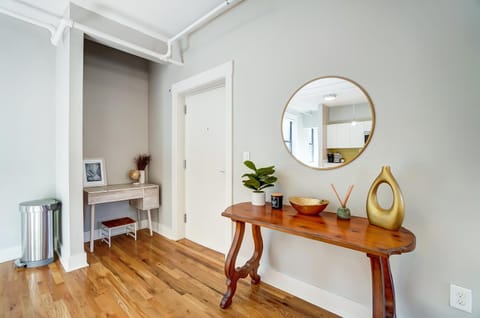 The Republic Retreat Walk to Washington Park! Apartment in Over The Rhine