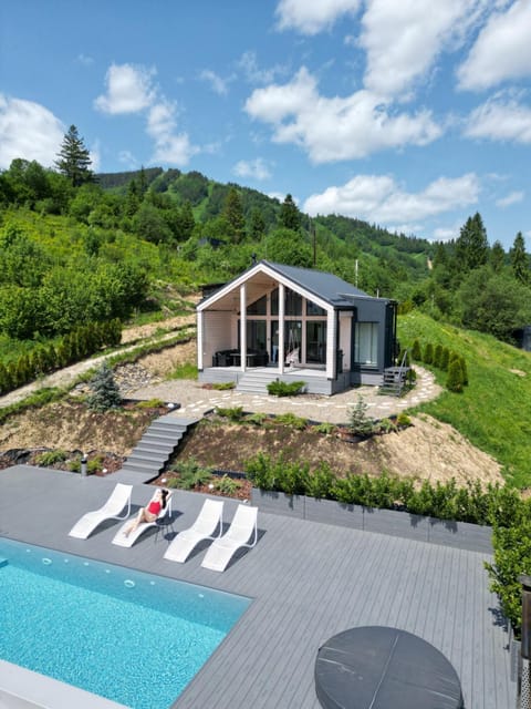 Property building, Mountain view, Swimming pool