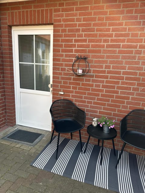 Property building, Patio, Facade/entrance