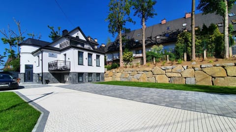 Property building, Facade/entrance, Garden