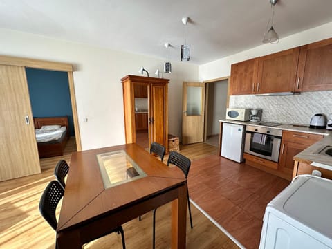 Dining area, pet friendly, stove, wardrobe, kitchen