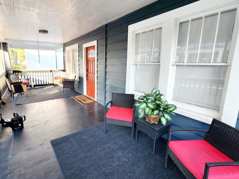 Modern Two Bedroom Home Apartment in Lakeland