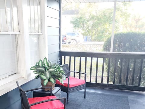 Modern Two Bedroom Home Apartment in Lakeland