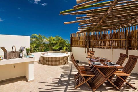 Natural landscape, BBQ facilities, Hot Tub, Balcony/Terrace, Seating area, Dining area