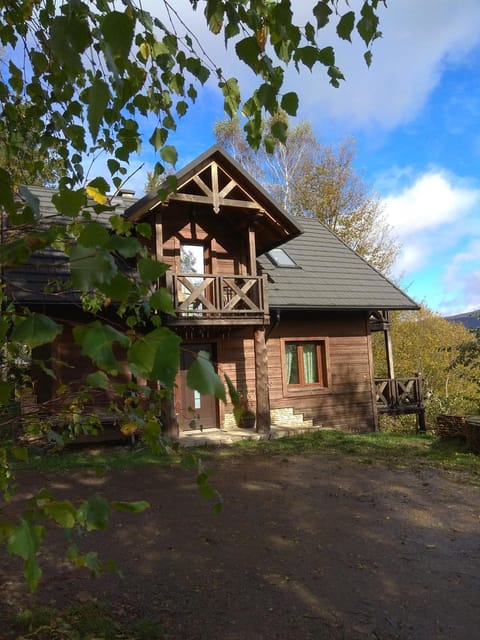 Property building, Garden, Parking