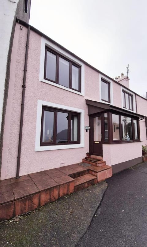 Marine House Holiday Home House in Portree