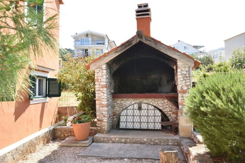 Patio, BBQ facilities