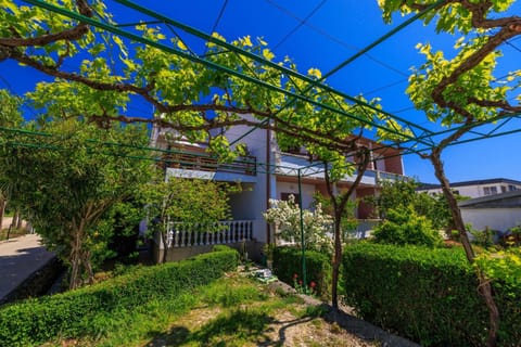 Patio, Facade/entrance