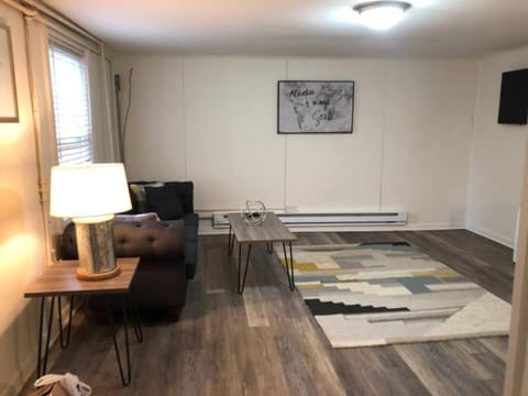 Walk to Hospital, Heart of Cville, Fenced backyard Apartment in Charlottesville