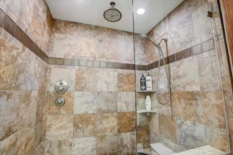 Sandy Feet Retreat on LBJ - Pool, Hot Tub, Kayaks House in Kingsland