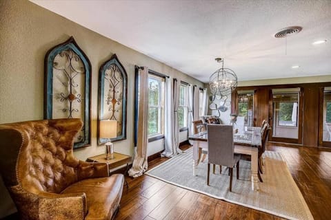 Sandy Feet Retreat on LBJ - Pool, Hot Tub, Kayaks House in Kingsland