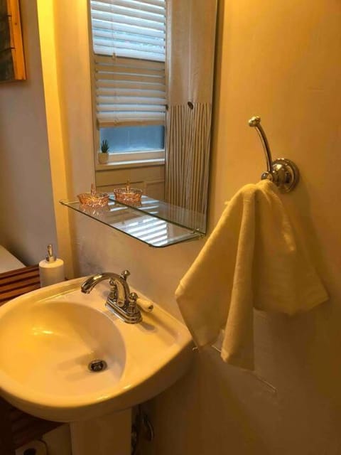 J Birds’ Bungalow in the heart of Midtown House in Memphis