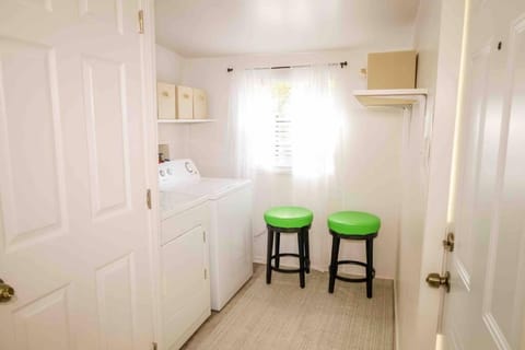 J Birds’ Bungalow in the heart of Midtown House in Memphis