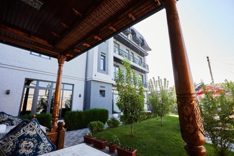 Facade/entrance, Garden