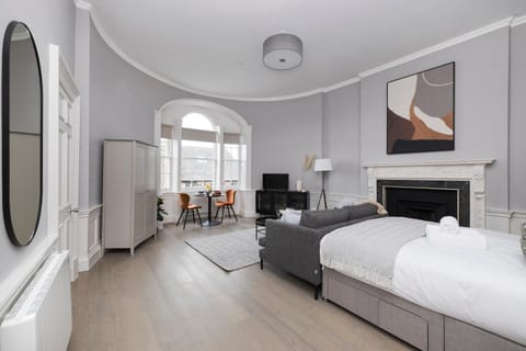 Living room, Photo of the whole room, Seating area