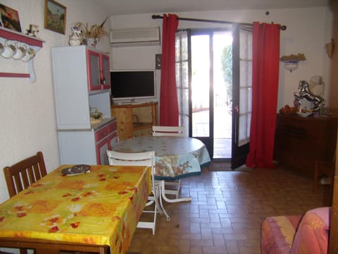 Réf LS 149 : Studio 4 pers Rés le Trident n°63 Apartment in Saintes-Maries-de-la-Mer