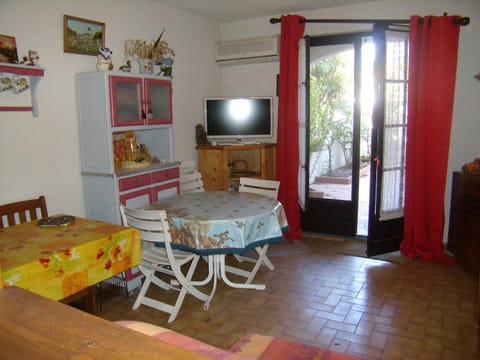 Réf LS 149 : Studio 4 pers Rés le Trident n°63 Apartment in Saintes-Maries-de-la-Mer