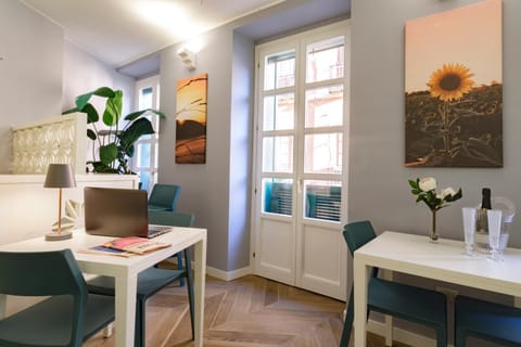 Communal lounge/ TV room, Seating area, Meeting/conference room, Drinks