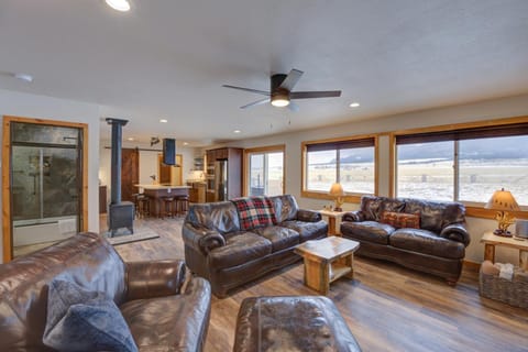 Living room, Seating area, Mountain view