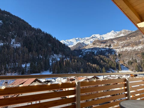 Balcony/Terrace, Mountain view