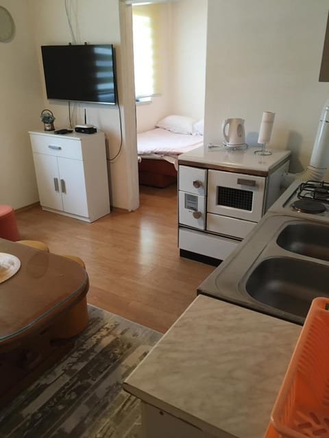 TV and multimedia, Kitchen or kitchenette, Living room, Seating area, Dining area, minibar, oven, stove