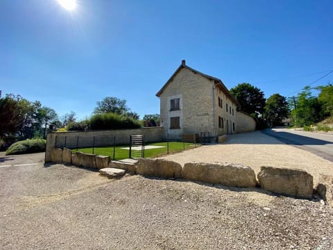 Property building, Garden, Parking