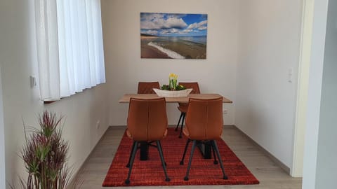 Seating area, Dining area