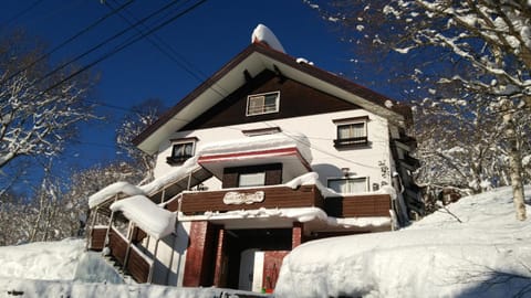 Facade/entrance, Winter