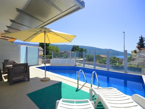 View (from property/room), Balcony/Terrace, Pool view, Sea view, Swimming pool, sunbed