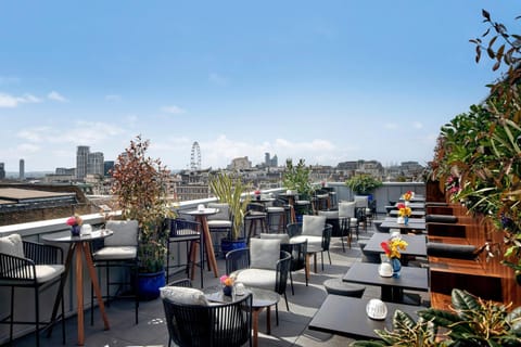 Restaurant/places to eat, Balcony/Terrace