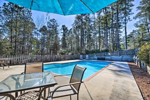 Pool and Dock Luxe Lake House on Deep Water Cove! House in Clarks Hill Lake