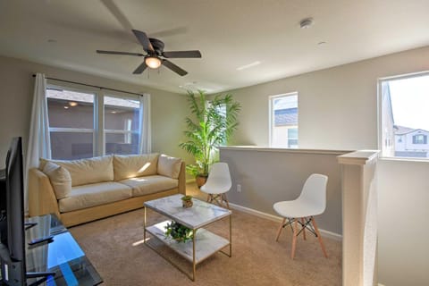 4 Mi to City Center Family-Friendly Retreat! House in Merced