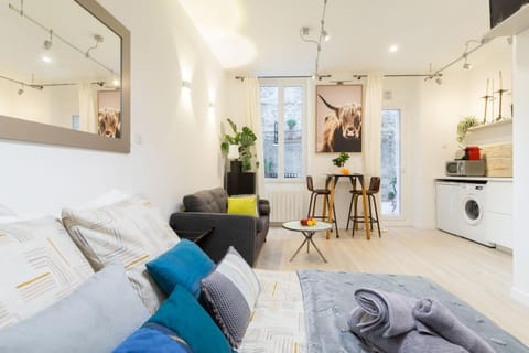 Patio, BBQ facilities, Balcony/Terrace