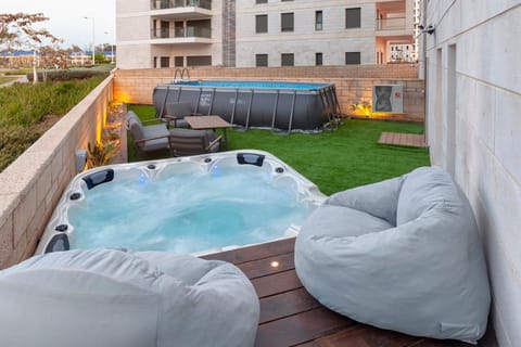 Garden, Hot Tub, Swimming pool