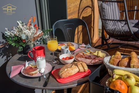 Balcony/Terrace, Food and drinks, Food, Breakfast, Continental breakfast, Drinks