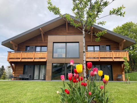 Property building, Spring, Garden, Balcony/Terrace, Spa and wellness centre/facilities, Garden view