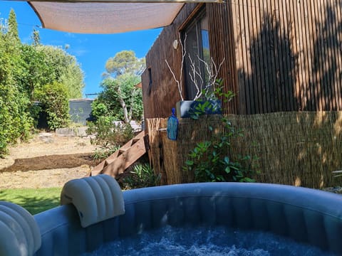 Joli studio climatisé avec jacuzzi privé et entrée indépendante Apartment in Saint-Raphael